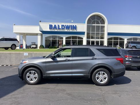 Used 2022 Ford Explorer XLT image 4