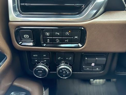 Used 2025 GMC Yukon XL Denali Ultimate w/ LPO, Floor Liner Package AWD/4WD image 37