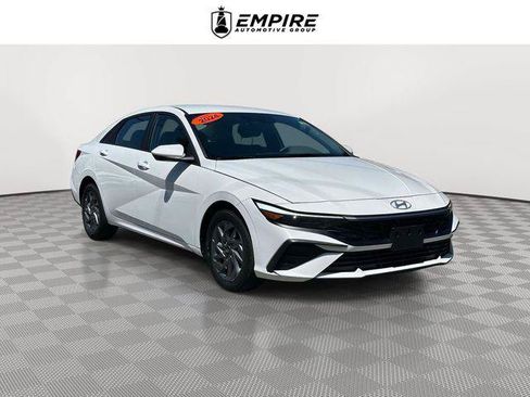Used 2024 Hyundai Elantra SEL FWD image 1