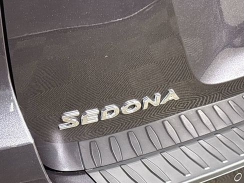 Used 2020 Kia Sedona EX FWD image 22