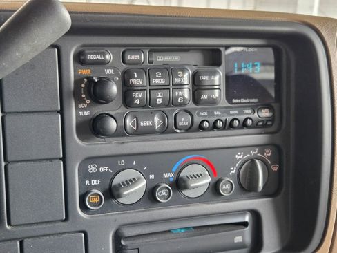 Used 1995 Chevrolet Tahoe 4WD image 4