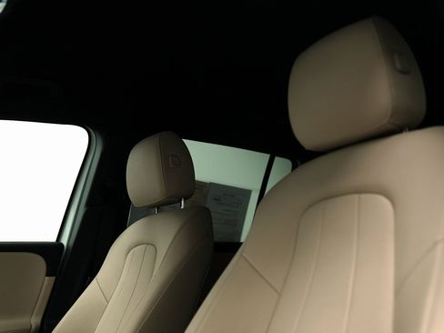 Used 2025 Mercedes-Benz GLB 250 4MATIC image 23