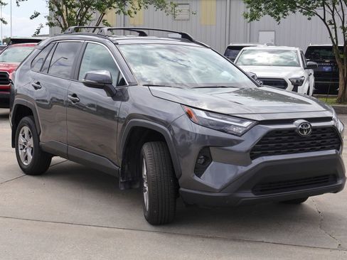 Used 2025 Toyota RAV4 XLE FWD image 23