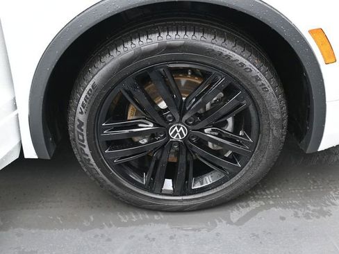 Used 2022 Volkswagen Tiguan SE R-Line image 39