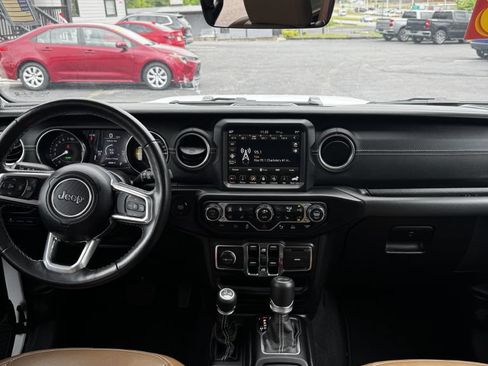 Used 2023 Jeep Wrangler Unlimited Sahara w/ Cold Weather Group AWD/4WD image 12