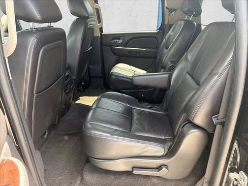 Used 2010 Chevrolet Suburban LT w/ Luxury Package RWD image 16