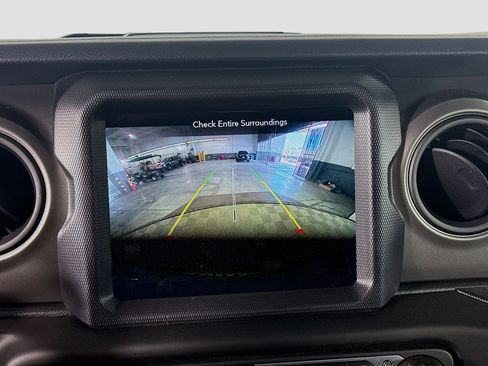 Used 2023 Jeep Wrangler Unlimited w/ Cold Weather Group image 19