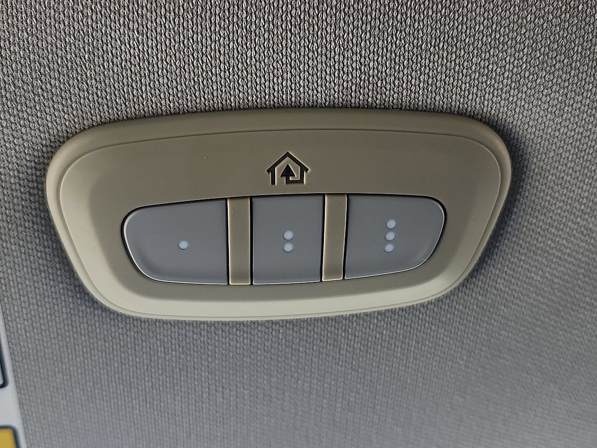 Used 2022 Jeep Cherokee Latitude Lux w/ Sun & Sound Group AWD/4WD image 9