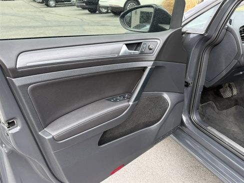 Used 2019 Volkswagen e-Golf SEL Premium image 10