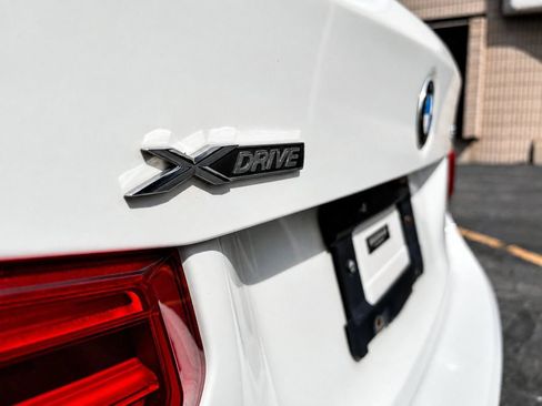 Used 2017 BMW 330i xDrive Sedan AWD/4WD image 4