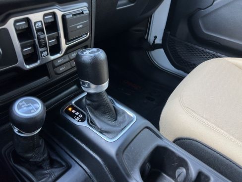 Used 2020 Jeep Wrangler Unlimited Sport AWD/4WD image 25