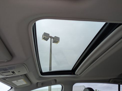 Used 2018 Toyota RAV4 Limited FWD image 22