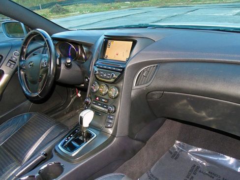 Used 2013 Hyundai Genesis 3.8 RWD image 16