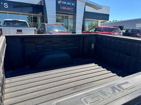 Used 2023 GMC Sierra 1500 SLT w/ SLT Premium Package AWD/4WD image 10