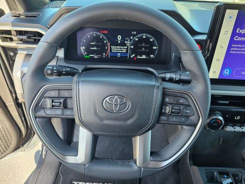 Used 2024 Toyota Tacoma TRD Off-Road image 22