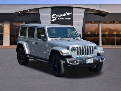 Used 2023 Jeep Wrangler Unlimited Sahara w/ Cold Weather Group AWD/4WD image 7