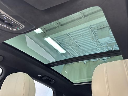 Used 2023 Bentley Bentayga AWD/4WD image 41