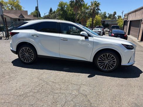 Used 2025 Lexus RX 450h AWD w/ Luxury Package image 7