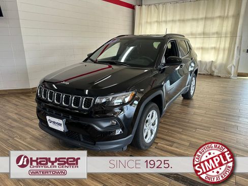 Used 2024 Jeep Compass Latitude AWD/4WD image 1