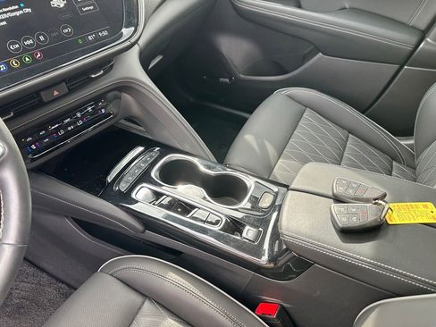 Used 2023 Buick Envision Avenir AWD/4WD image 18