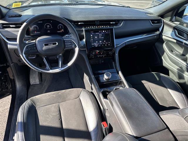 Used 2023 Jeep Grand Cherokee L Laredo AWD/4WD image 9