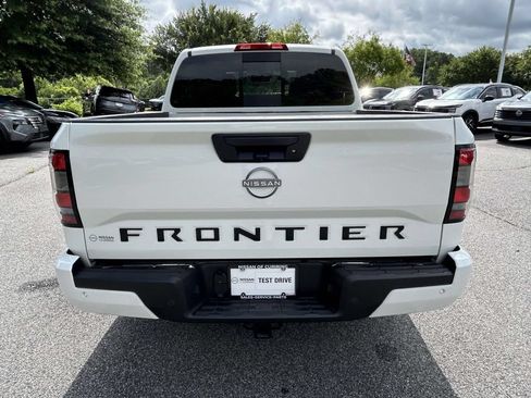 Used 2025 Nissan Frontier SV w/ SV Convenience Package RWD image 4