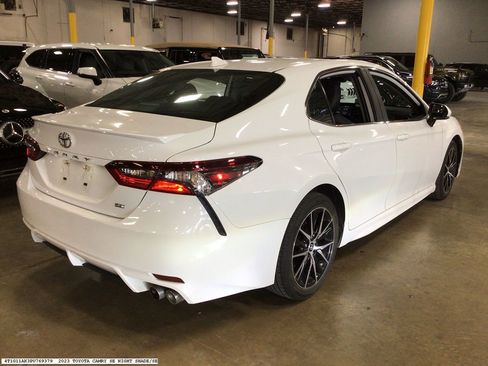 Used 2023 Toyota Camry SE image 5