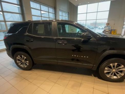 Used 2025 Chevrolet Equinox LT FWD image 3