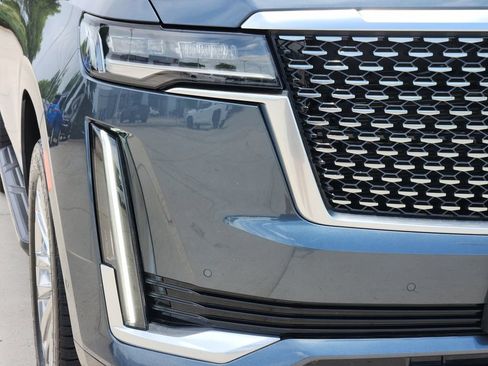 Used 2021 Cadillac Escalade Premium Luxury w/ LPO, Illumination Package AWD/4WD image 9