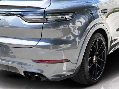 Used 2023 Porsche Cayenne Turbo S image 13