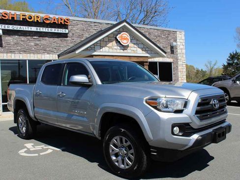 Used 2016 Toyota Tacoma SR5 w/ SR5 Appearance Package (SN) image 3
