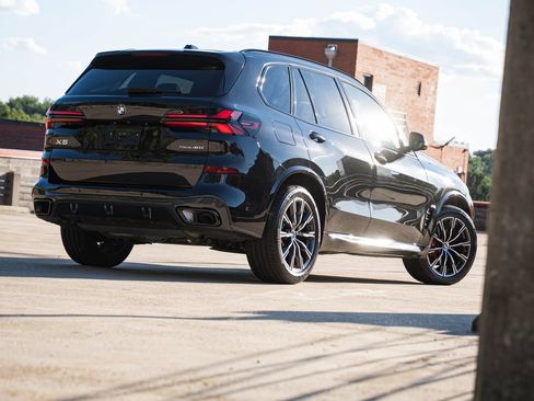 Used 2024 BMW X5 xDrive40i w/ M Sport Package AWD/4WD image 6