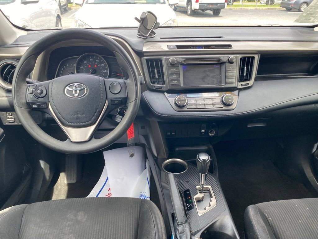 Used 2013 Toyota RAV4 XLE AWD/4WD image 9