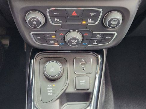 Certified 2021 Jeep Compass Limited w/ Sun and Sound Group AWD/4WD image 18