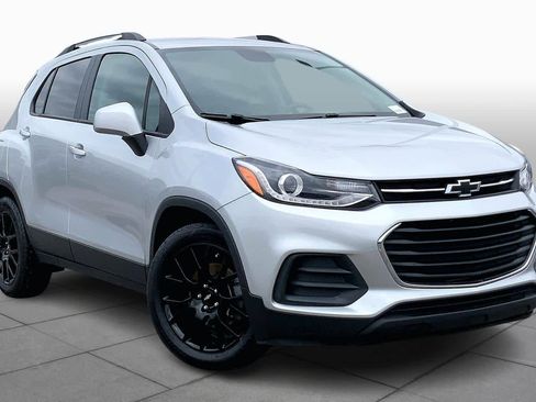 Used 2022 Chevrolet Trax LT w/ Driver Confidence Package image 2