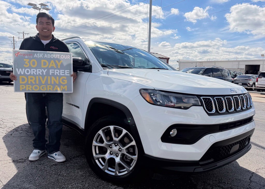 Used 2023 Jeep Compass Latitude AWD/4WD image 1