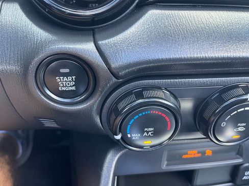 Used 2016 MAZDA MX-5 Miata Sport image 38