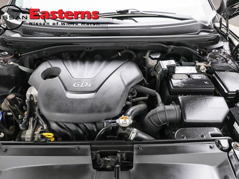 Used 2016 Hyundai Veloster image 7