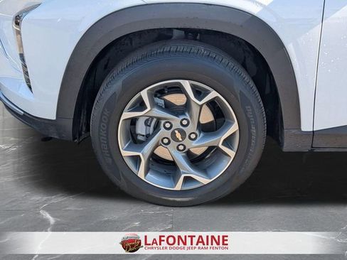 Used 2025 Chevrolet Trax LT FWD image 31