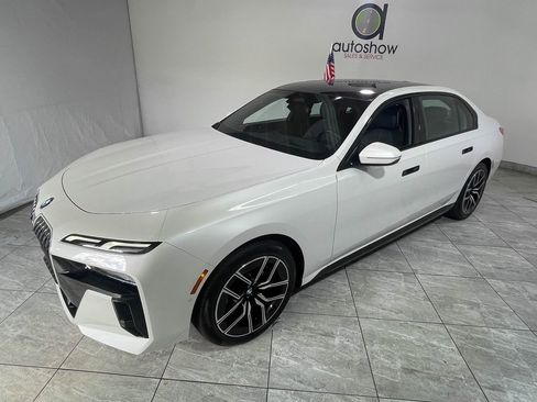 Used 2025 BMW 740i xDrive image 3