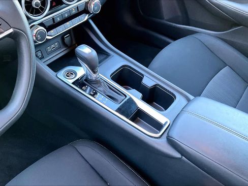 Used 2025 Nissan Sentra SV image 14