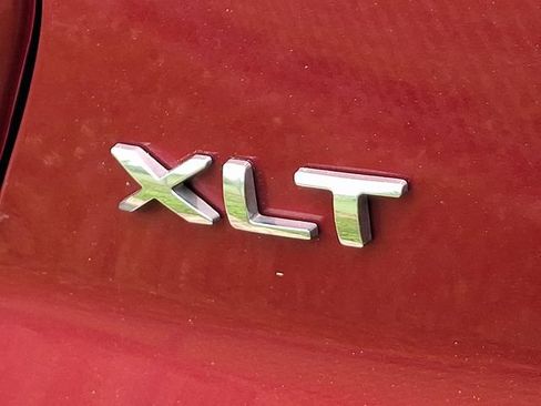 Used 2017 Ford Explorer XLT w/ Equipment Group 202A AWD/4WD image 11