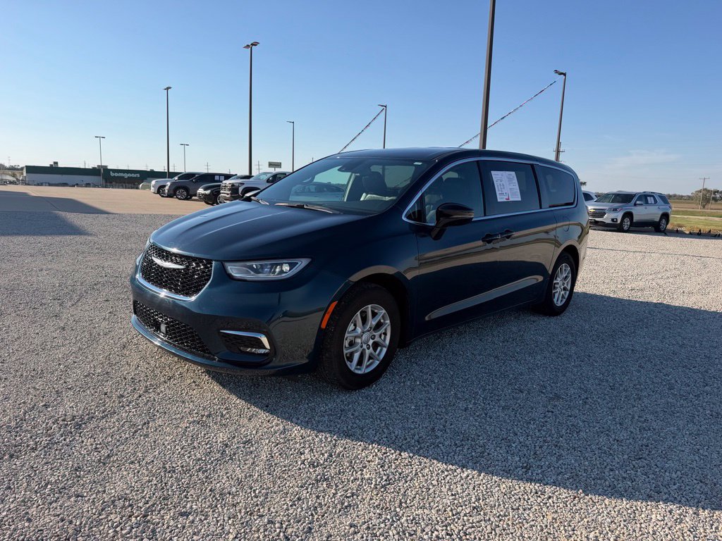 Used 2025 Chrysler Pacifica Select FWD image 7