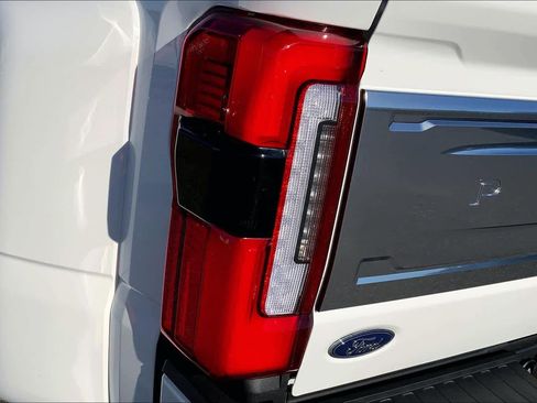 Certified 2025 Ford F350 Platinum w/ Platinum Plus Package image 28