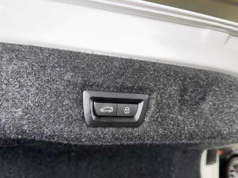 Used 2025 BMW i5 eDrive40i w/ Premium Package RWD image 14
