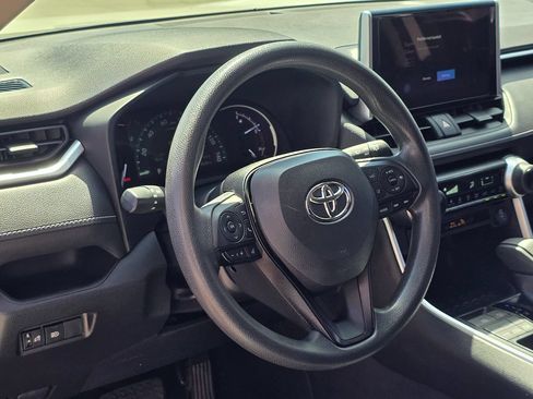 Used 2023 Toyota RAV4 LE AWD/4WD image 19