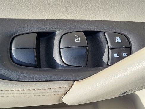 Used 2021 Nissan Rogue Sport SL w/ Premium Package image 21