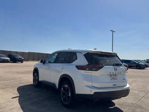 Certified 2024 Nissan Rogue SV FWD image 15