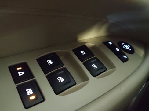 Used 2015 Cadillac Escalade ESV Premium image 27