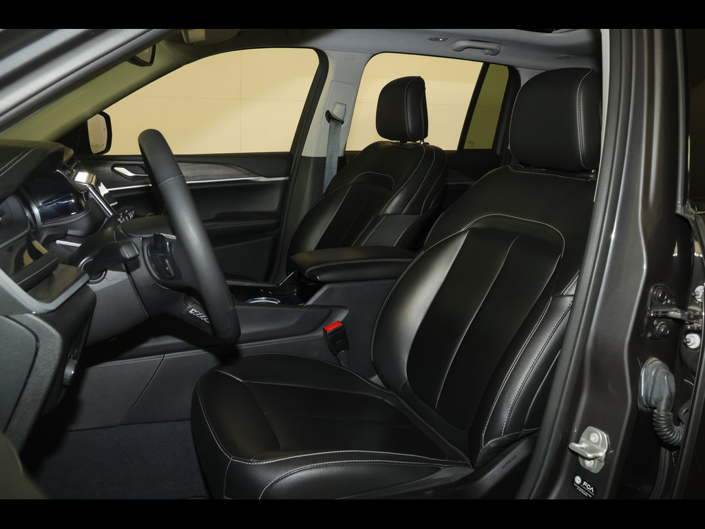 Used 2023 Jeep Grand Cherokee 4WD 4xe image 27